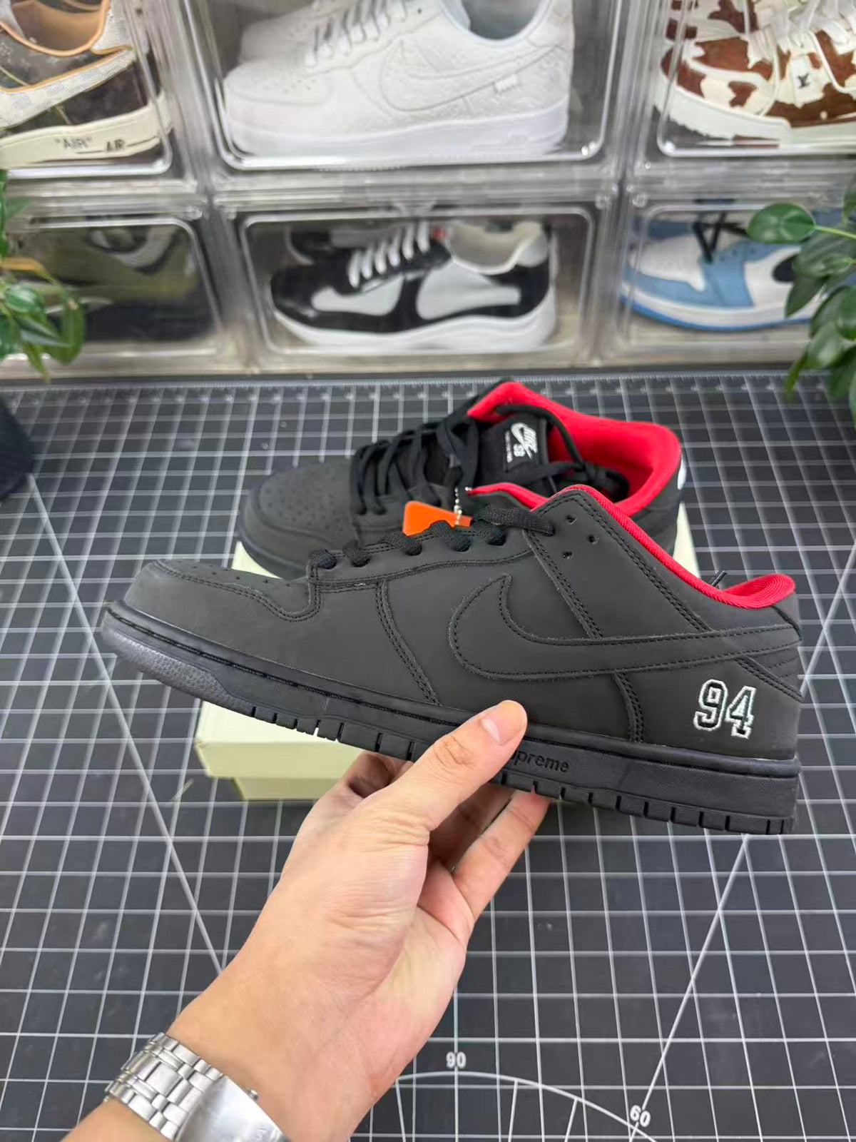 SB Dunk X Supreme Black (2025)